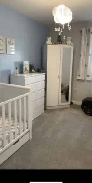 Second Floor Flat Near Shops and Parks