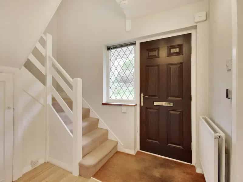 3 Bed Family Home Southborough Secluded Garden Garage