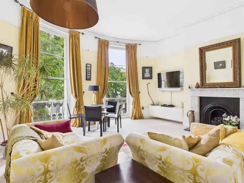 2 Bedroom Flat for Sale in Brunswick Town