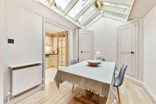 3 Bedroom House for Sale in Upper Cheyne Row Chelsea SW3