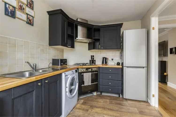 3 Bed House - End Terraced with 1 Reception Room