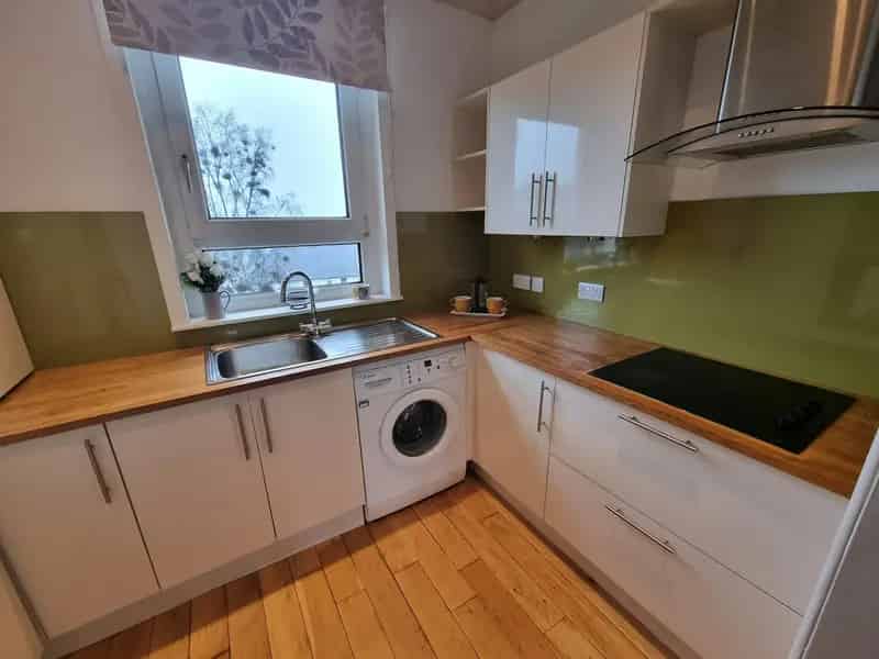 2-Bedroom Flat in Aberdeen Near Amenities and Schools