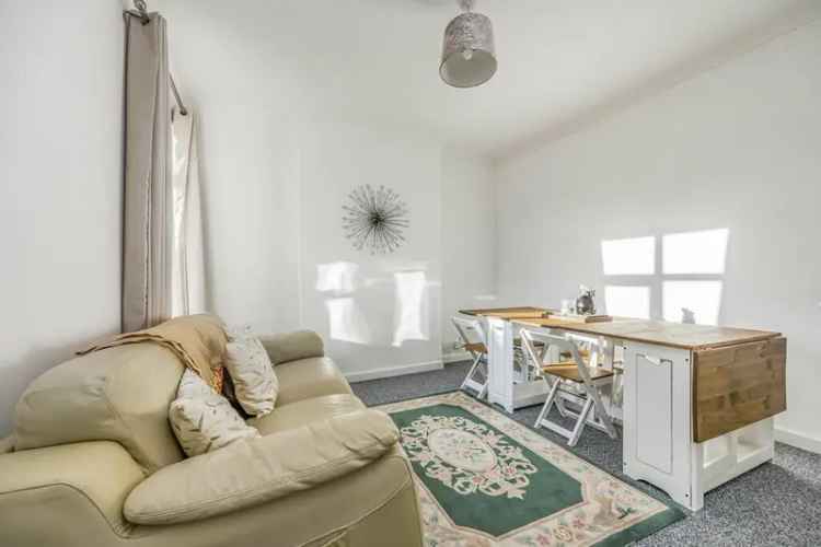 4 Bedroom Semi Detached House for Sale Christchurch Road Pokesdown
