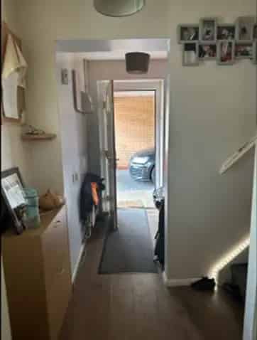 3 Bedroom House Driveway Porch Large Living Room Decent Kitchen Wet Room