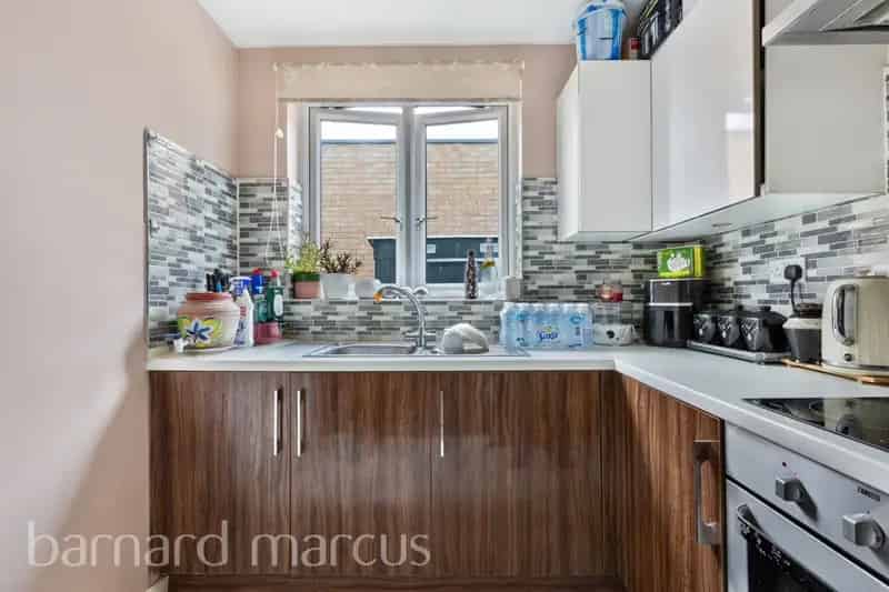 3 Bed 3 Bath Luxury Penthouse Apartment Near Mitcham Eastfields