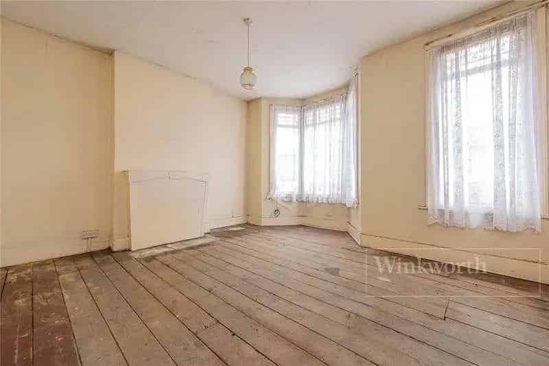 3 Bed Victorian House - Bespoke Renovation Opportunity