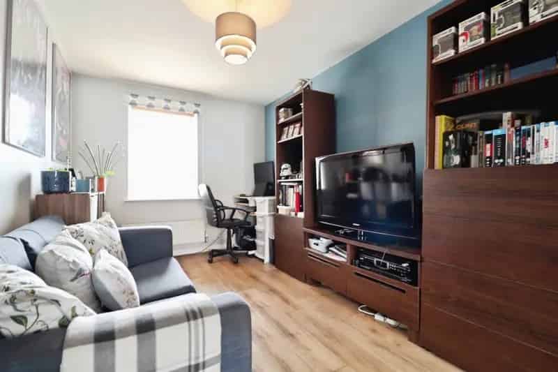 3 Bedroom Townhouse Family Bathroom Ensuite Garage Parking