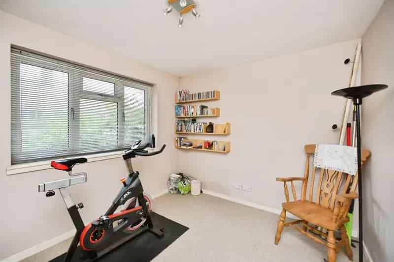 Two Double Bedroom Maisonette No Onward Chain South Facing Garden