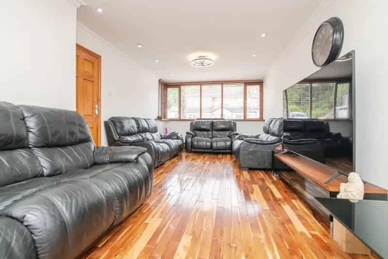 Extended Five Bedroom Semi Detached Family Home Double Garage Cul De Sac