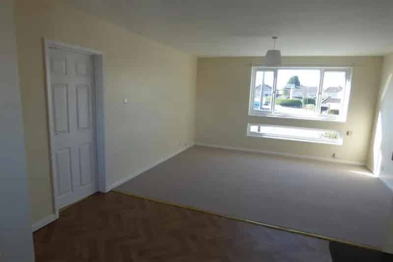 2 Bedroom Apartment with Garage