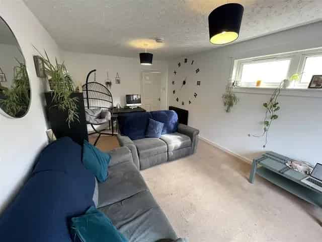 3 Bedroom Maisonette for Sale in Newburgh