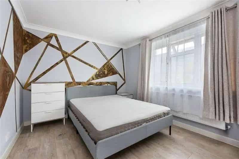 3 Bed Flat for Sale Near Victoria Park and London Fields