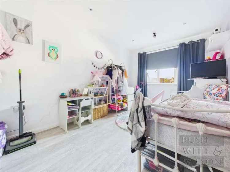 2 Bed Flat for Sale Stylish Maisonette with Roof Terrace and Parking