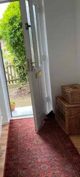 Two Bedroom Ground Floor Flat Amersham Large Garden Quiet Location