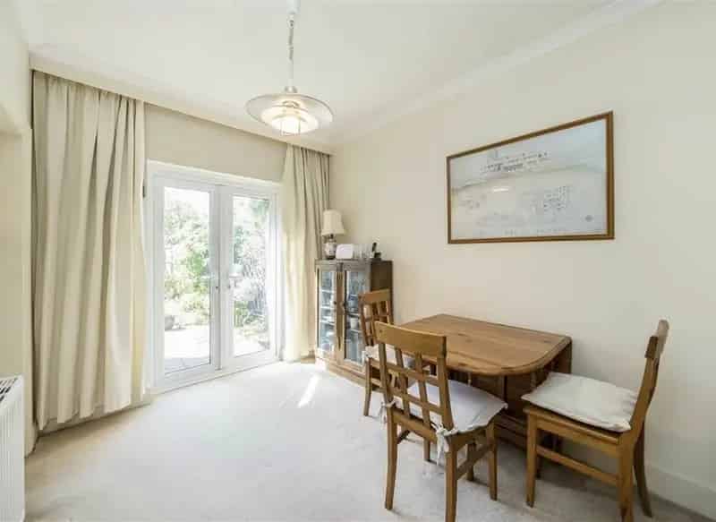 Victorian Home near Bushy Park Two Bedrooms Garden No Onward Chain