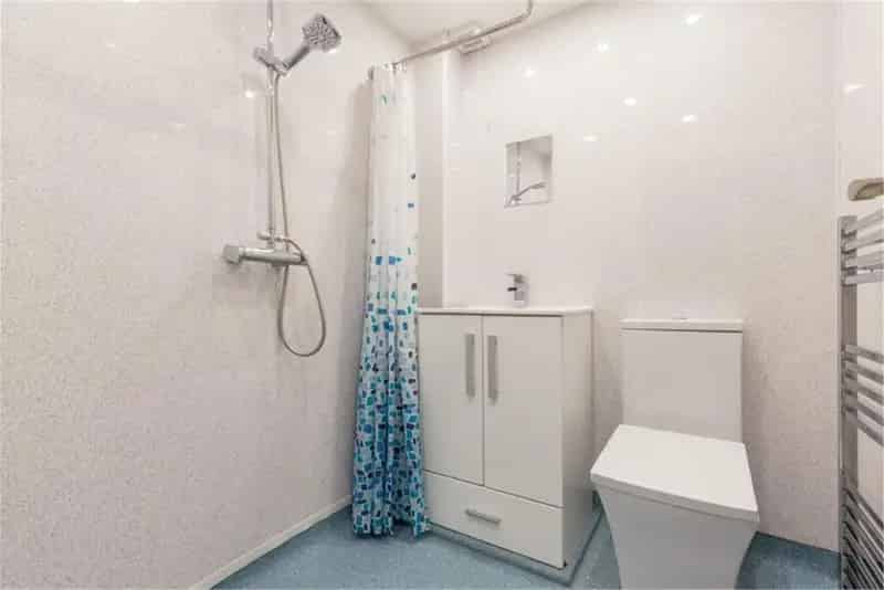 4 Bed End Terrace House with 2 Reception Rooms and Garage