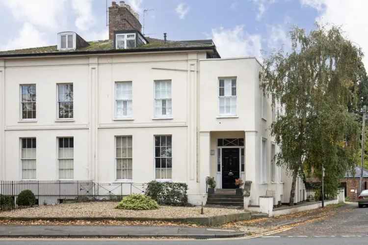 2 Bedroom Apartment for Sale in Cheltenham