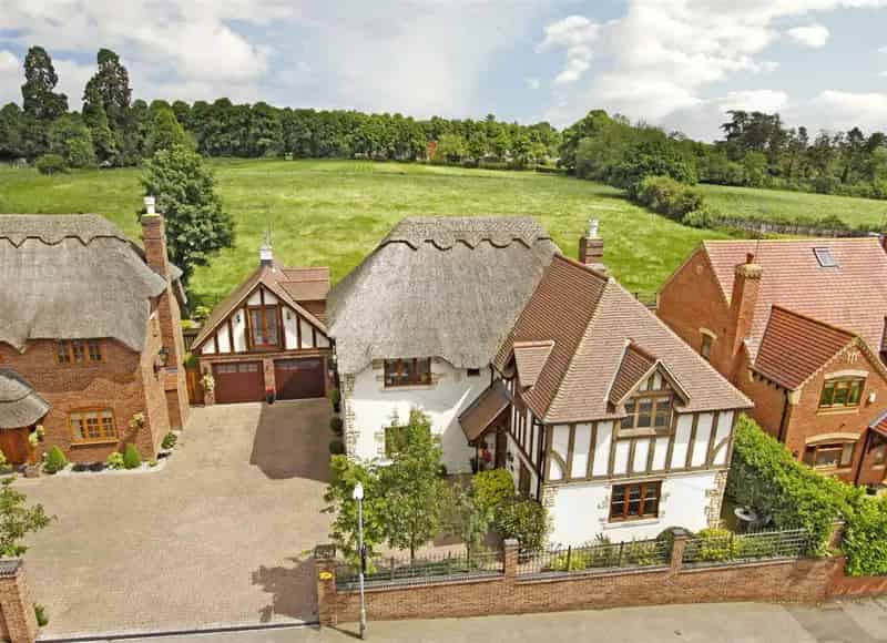 4-5 Bedroom Detached House for Sale in Dunchurch