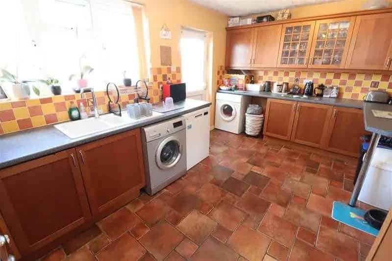 2 bed house for sale