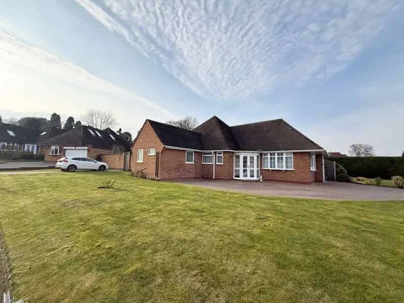 2 Bedroom Detached Bungalow for Sale