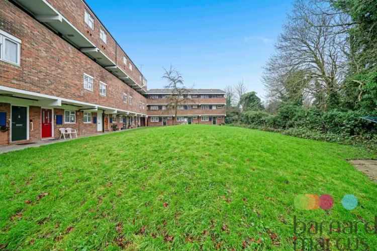 Spacious Flat with Modern Kitchen and Two Bedrooms