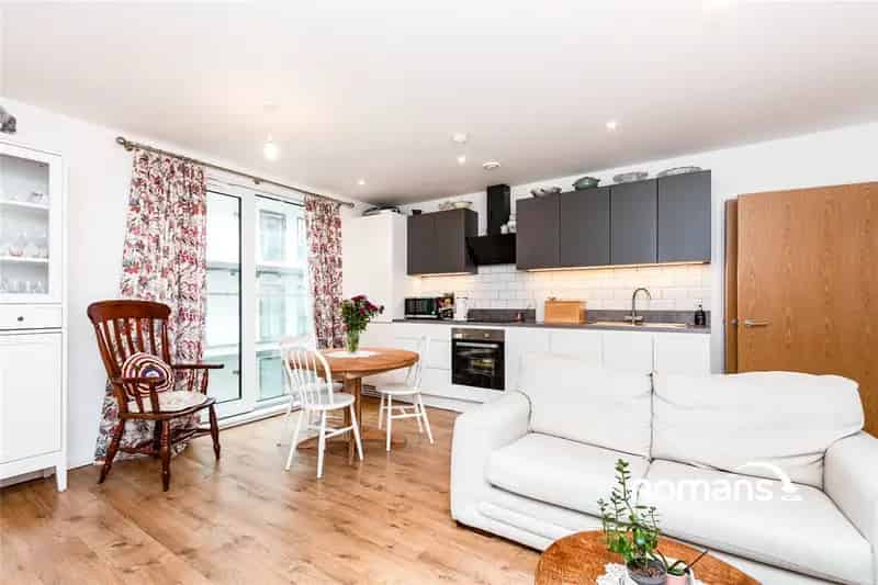 2 Bedroom Flat Farnborough Town Centre Near Station