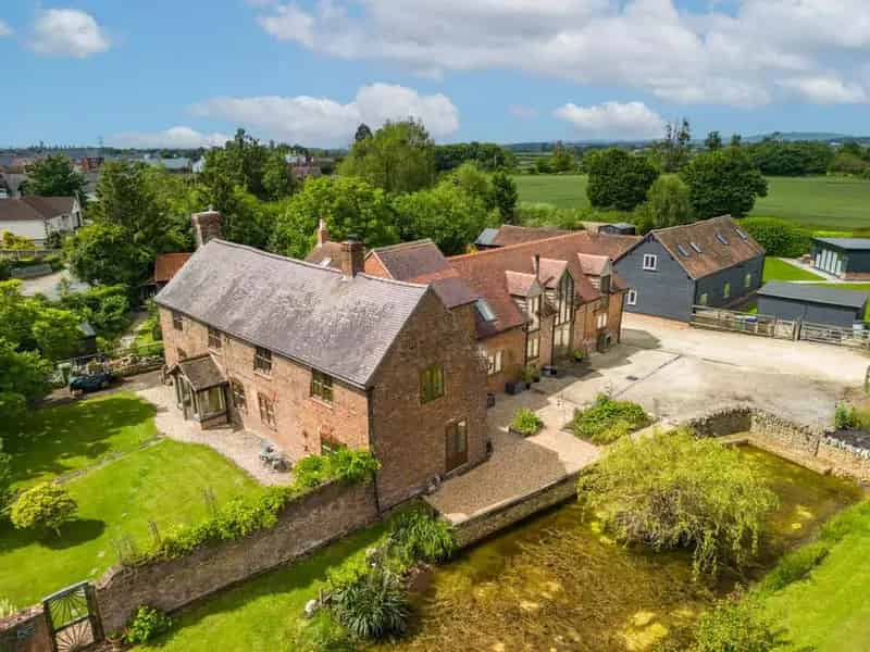 6 Bedroom House for Sale in Cheltenham
