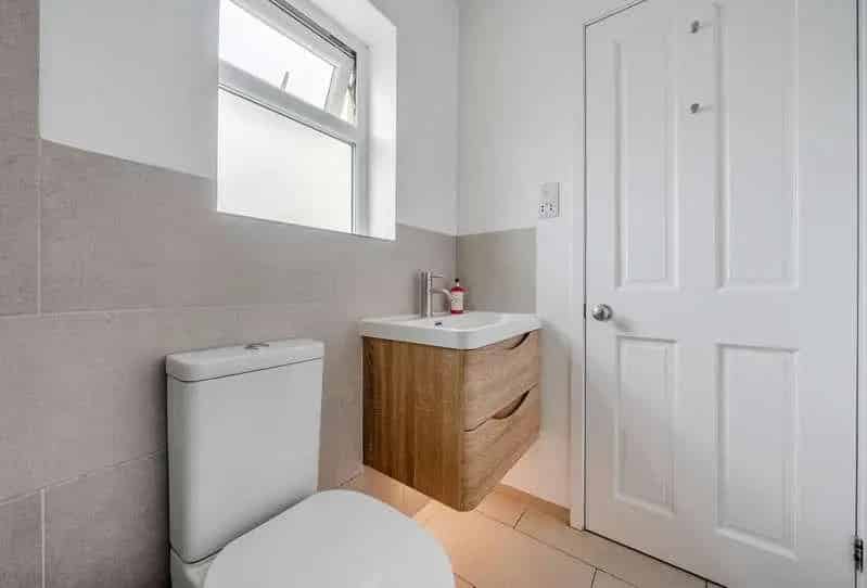 2 Bed Flat for Sale - Open Plan Living, Modern Bathroom