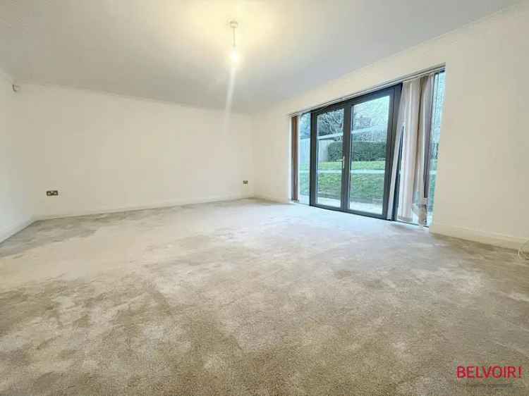 Apartment For Sale in Cheltenham, England