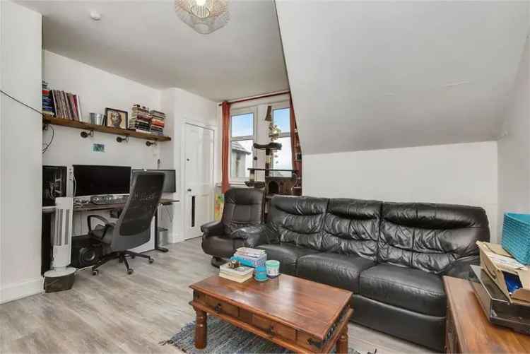 2 Bed Flat - Top Floor with 1 Reception Room