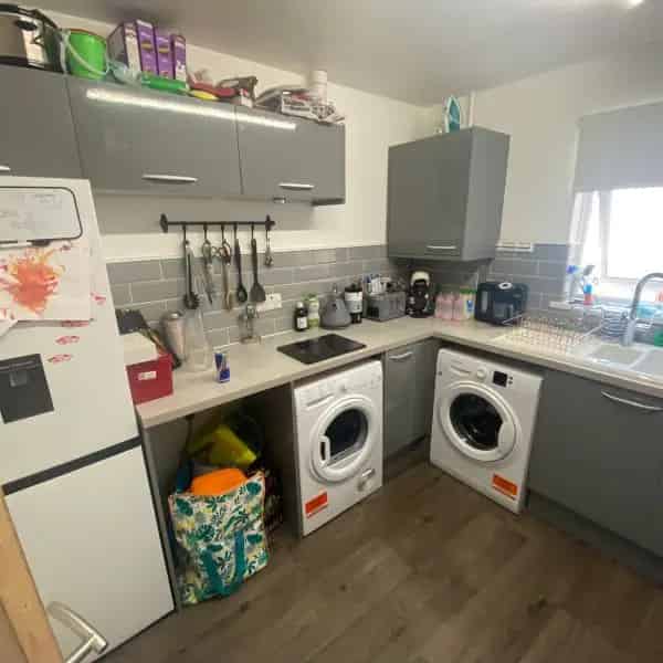 2 Bedroom Town Centre Flat - Family Home