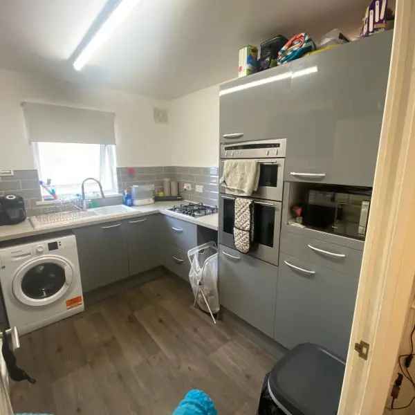 Flat For Rent in East Hampshire, England