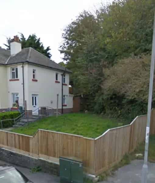 One Bedroom Flat with Private Garden Near Weymouth