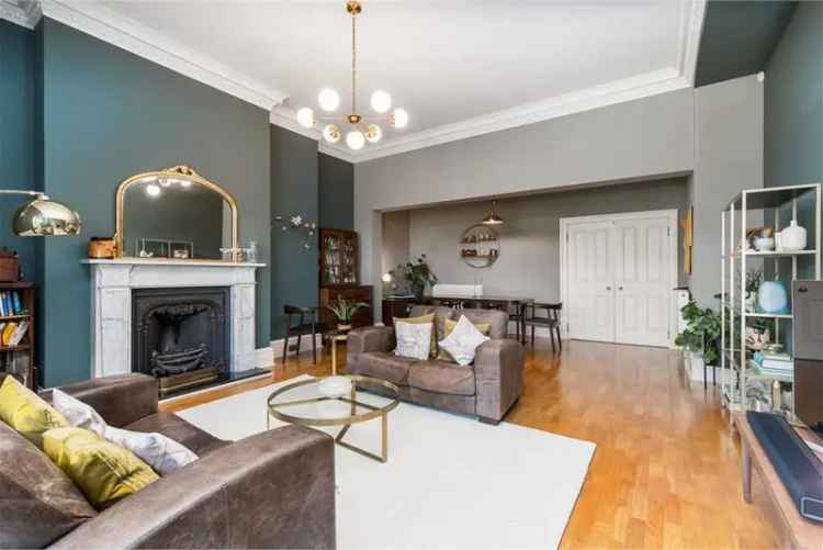 4 Bed Flat - First Floor with 1 Reception Room