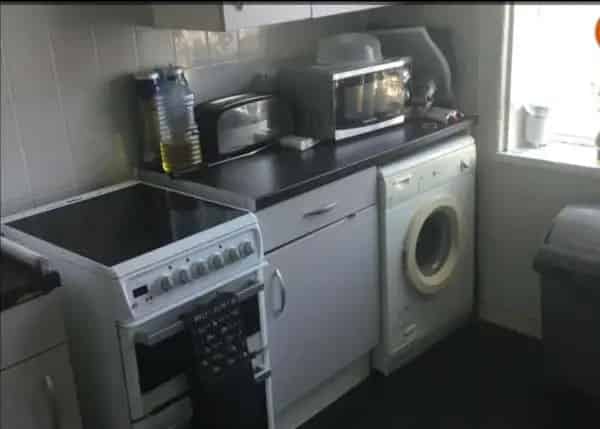 2 Bedroom Maisonette Near Shops and Transport