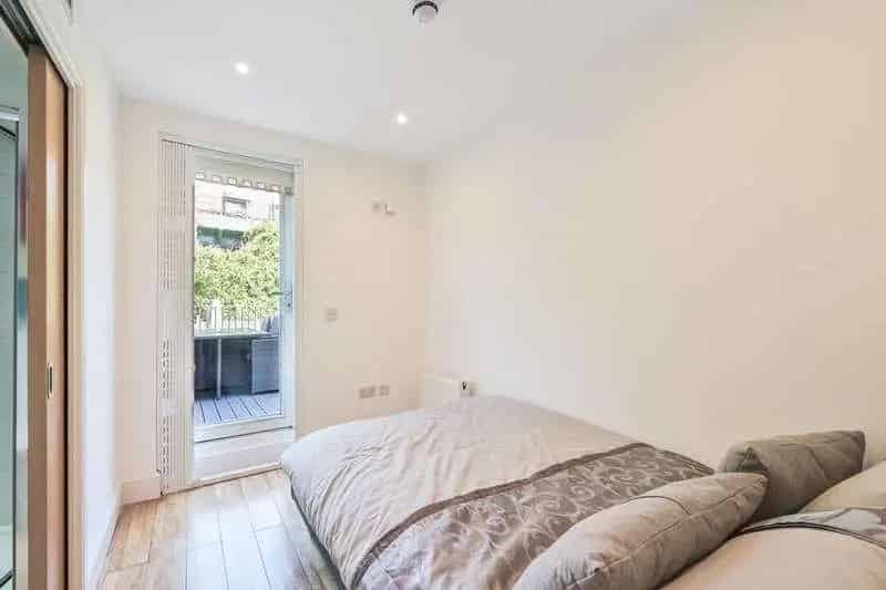 2 bed flat for sale