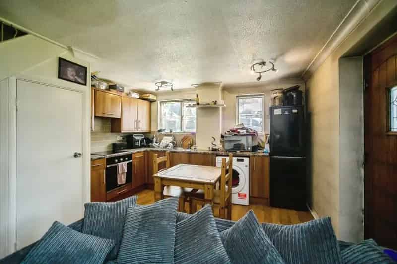 Modern One Bedroom House with Detached Garden and Garage