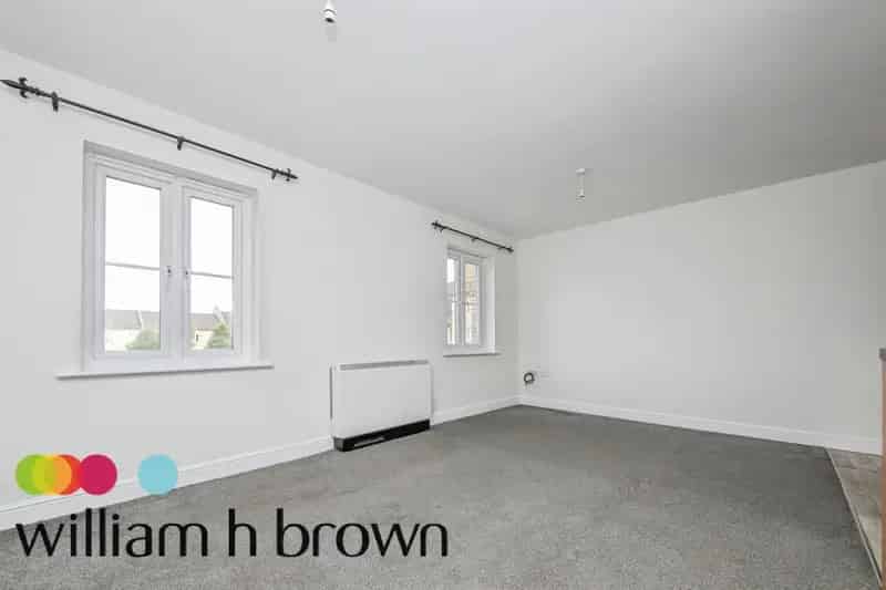 2-Bedroom Flat Near Public Transport and Amenities