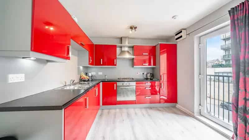 2-Bedroom Apartment Near Glasgow City Centre with Private Parking