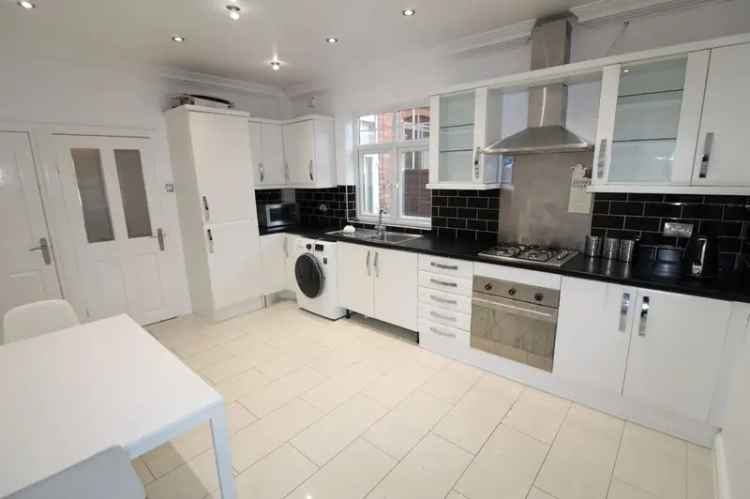 4 Bedroom Semi Detached House Birmingham B9