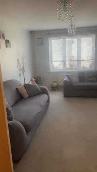 Flat For Rent in Adur, England