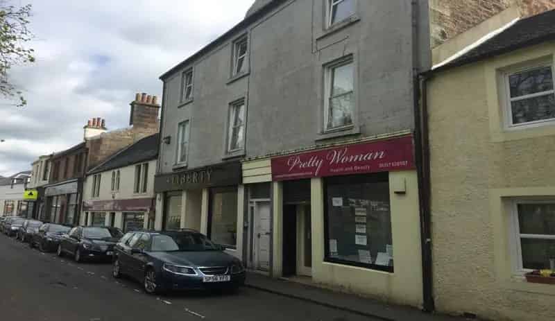 Ground Floor Retail Unit with 3 Rooms and High Natural Light