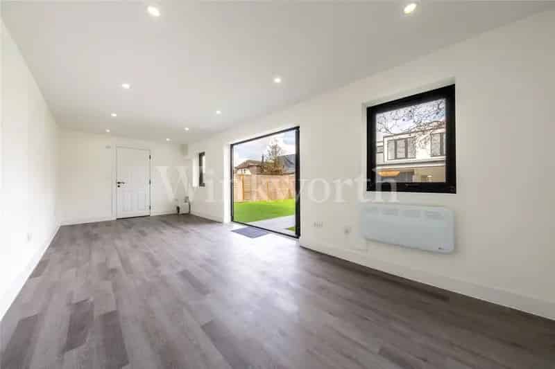 5 Bedroom House for Sale in London Luxurious Family Home