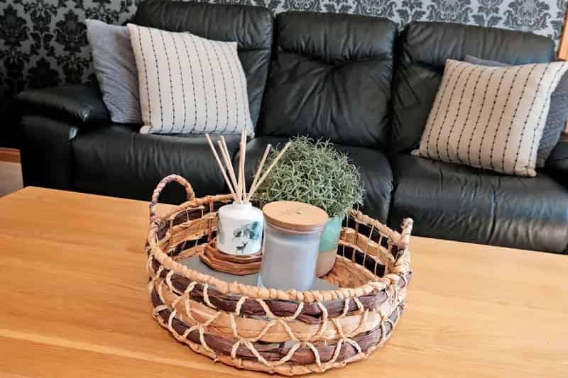 Modern 2-Bed Flat with Parking in Sought-After Location