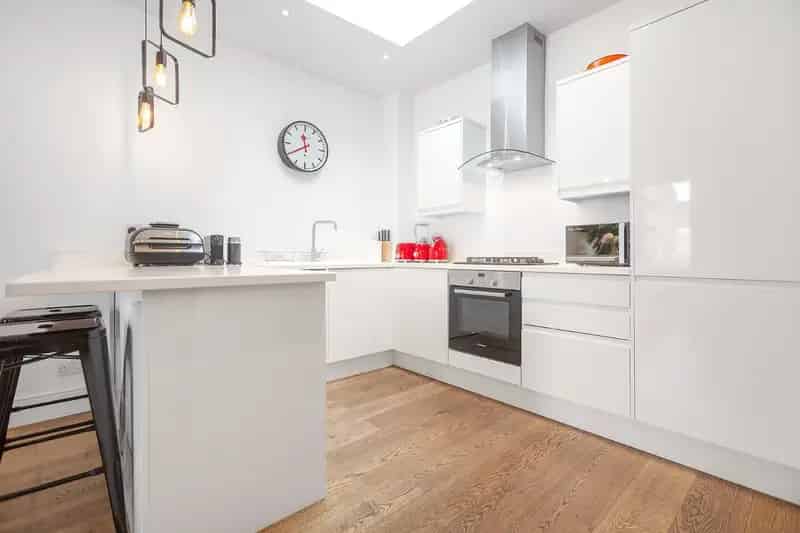 3 Bedroom Flat House to Rent in Brixton