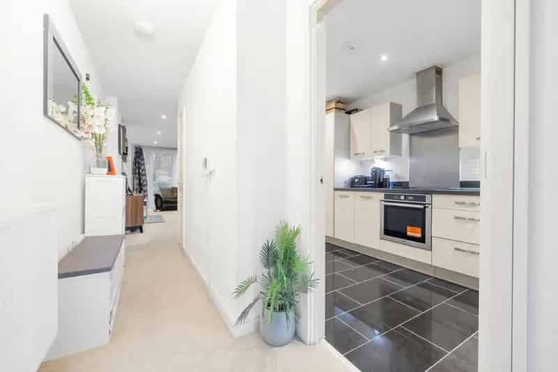 2 Bedroom Flat House to Rent in Clapham