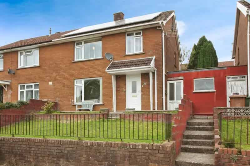 3 bedroom semi-detached house