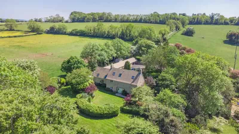 5 Bedroom House for Sale in North Cotswolds