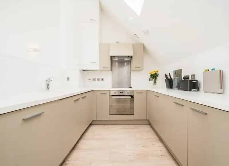 2-Bedroom Split Level Apartment West Kensington Parking