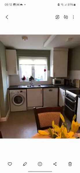 Large 2 Bedroom House 2 Toilets